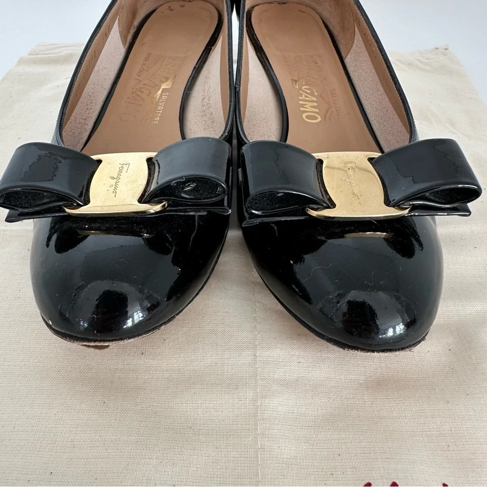 Ferragamo Vara Bow Low-Heel Pumps Patent Leather - Picture 4 of 9